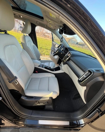 Volvo XC 40 cena 129999 przebieg: 60000, rok produkcji 2022 z Drobin małe 232